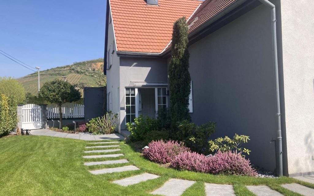AU COEUR DES VIGNES : 810000 €