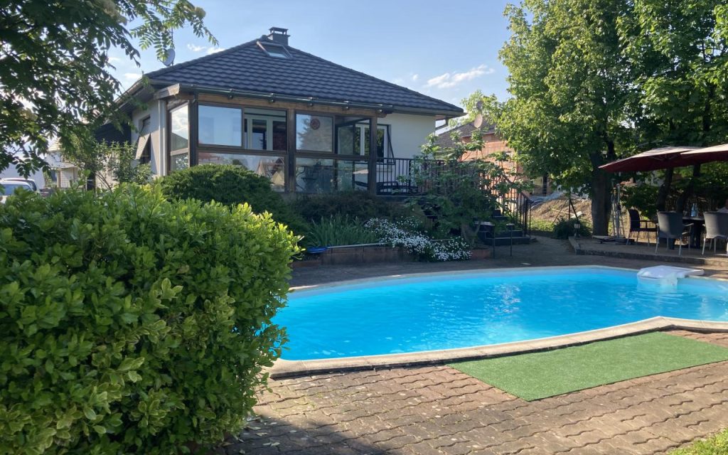 AU COEUR DE LA NATURE : 396000 €